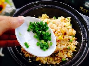 最后加入葱花即可（喜欢芝麻油的友友可以加些）