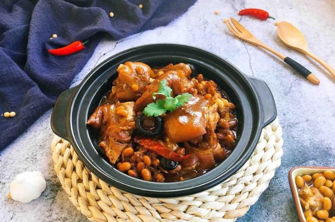 美容养颜养生菜 黄豆煲猪手