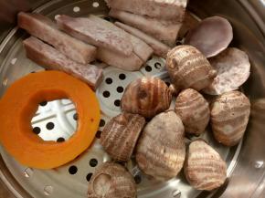 蒸好了，晾一会(不烫手就可以了)