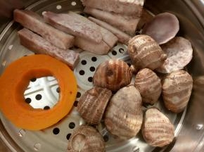 蒸好了，晾一会(不烫手就可以了)