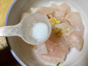 放入少许食盐