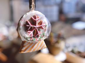 还可以在盖子上穿孔挂起来哦～今年我们这里没有下雪，就用它来祈祷初雪吧～