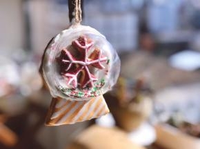 还可以在盖子上穿孔挂起来哦～今年我们这里没有下雪，就用它来祈祷初雪吧～