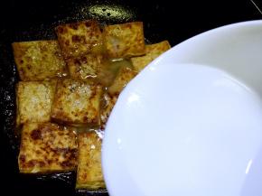 煮约3-5分钟，倒入淀粉勾芡