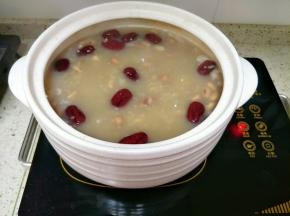 煮至粥浓稠，食材都熟的时候关火
