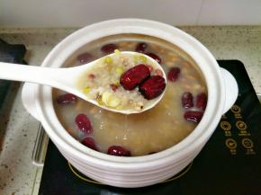 盖上盖子焖一会能让豆类更软烂