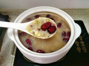 盖上盖子焖一会能让豆类更软烂