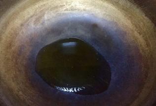 大火，热锅下少许食用油