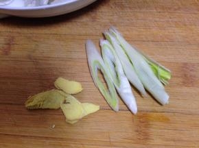 葱切片、姜切段