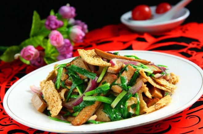 蛋干韭菜炒薄脆