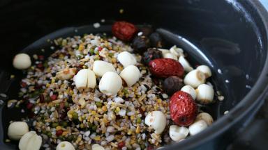 莲子 ，红枣 ，干桂圆