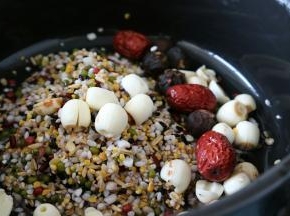 莲子 ，红枣 ，干桂圆
