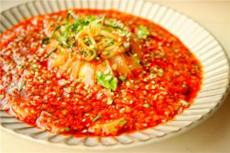 浇上料汁即可，之前的盘子太浅，又换了个深盘。