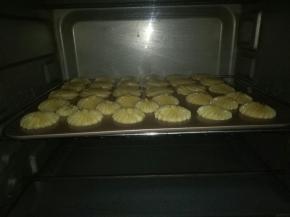 放入烤箱中层180度，烤20分钟，最后几分钟注意上色状态