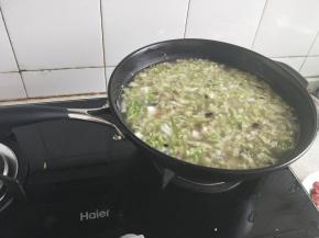加入适量的水