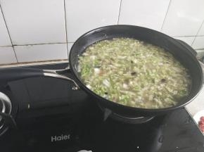 加入适量的水