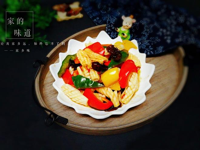 彩椒炒木耳鱿鱼卷