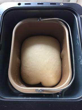 放在温暖的地方发酵50分钟至面团两倍大