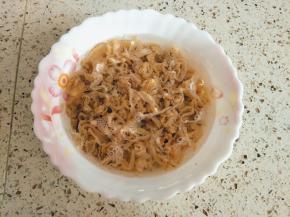 扇贝边用温水浸泡15分钟