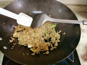加入盐炒匀