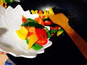 陆续加入彩椒