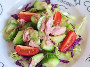 加入切瓣的圣女果。