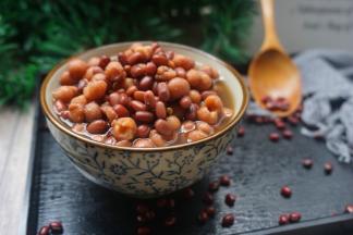 一碗甜美的相思红豆汤就这样完美的煮好了