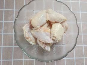 鸡翅解冻清洗干净