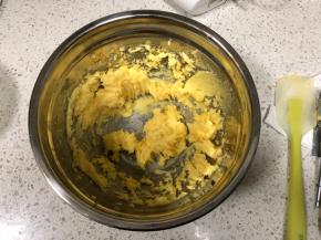 最后的黄油蛋液是这个状态的，不要过度搅打哦，均匀即可