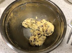 没有干面粉状态了就可以了，不要过度揉