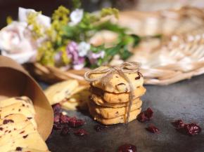 出炉的曲奇很香，午后，晒着阳光的曲奇很诱人