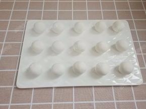 将每个剂子都搓圆