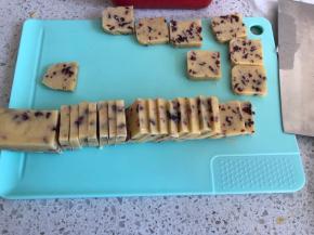 切成每一片半厘米厚的方块