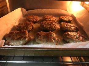 烤箱预热200度，中层，烘焙20分钟左右