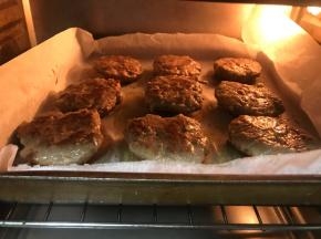 烤箱预热200度，中层，烘焙20分钟左右
