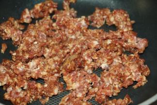 中火热锅，下肉末