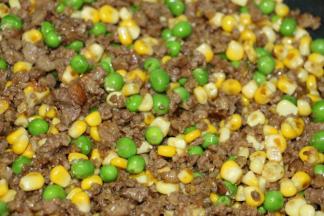 转大火，一起快速翻炒二分钟即可