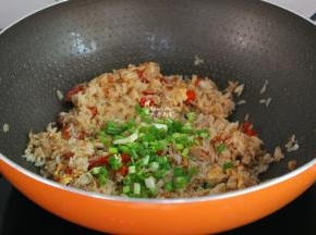 放盐、香葱炒均即可。