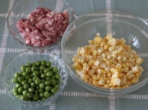准备好主要材料
玉米剥粒粒