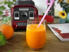 简单易做，营养丰富的血橙苹果汁。