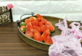 新鲜草莓，无坏，无烂。
