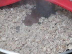 快速炒散，炒至7成熟捞起备用