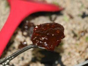 下拌面酱，快速翻炒均匀