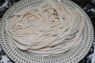 自制的手擀面一份，手擀面的制作方法请参照我的另外一个方子#自制肉酱手擀面#