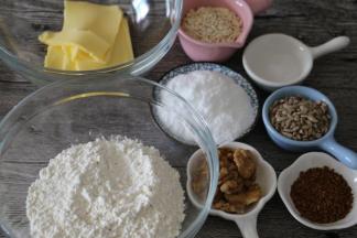 提前称好所有材料
黄油室温软化