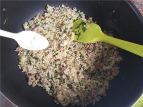 最后加盐调味出锅。