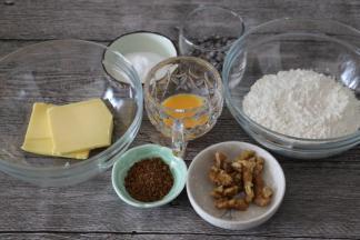 提前称好所有材料
黄油室温软化