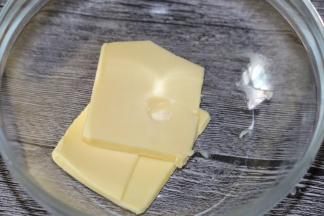 黄油软化至轻按有坑