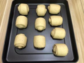 卷好的都码在烤盘上