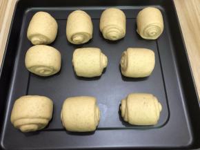 拿出发酵好的面包用
开始预热烤箱上下火130度10分钟